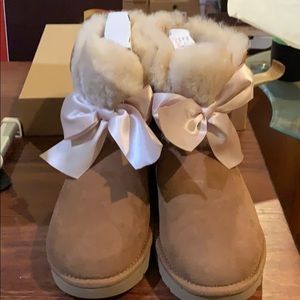 NEW UGG GITA BOW MINI